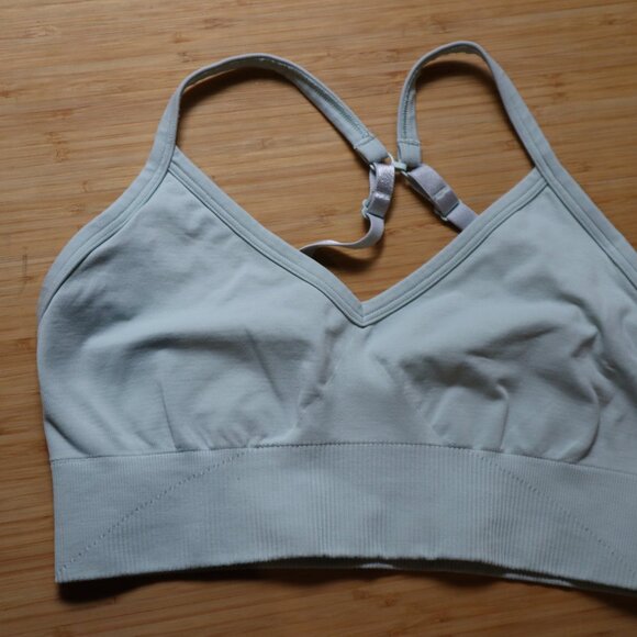 Lululemon Sports Bra- size 6- Minty Blue - Picture 5 of 6